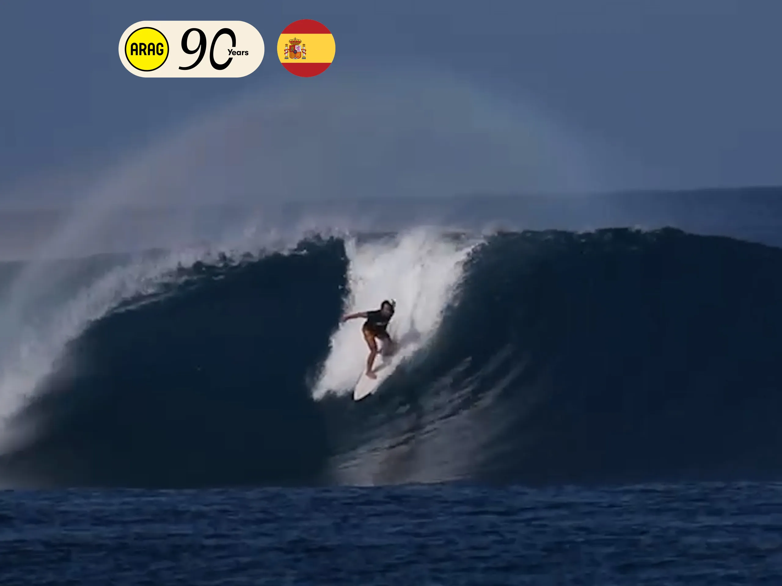 Ivan surft auf einer Welle